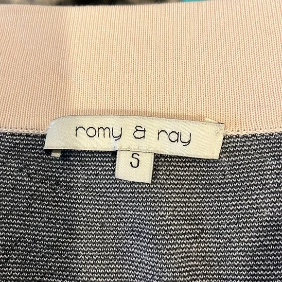 Ramy & Ray Paris Pink and Gray zip sweater - Small. - Picture 5 of 8